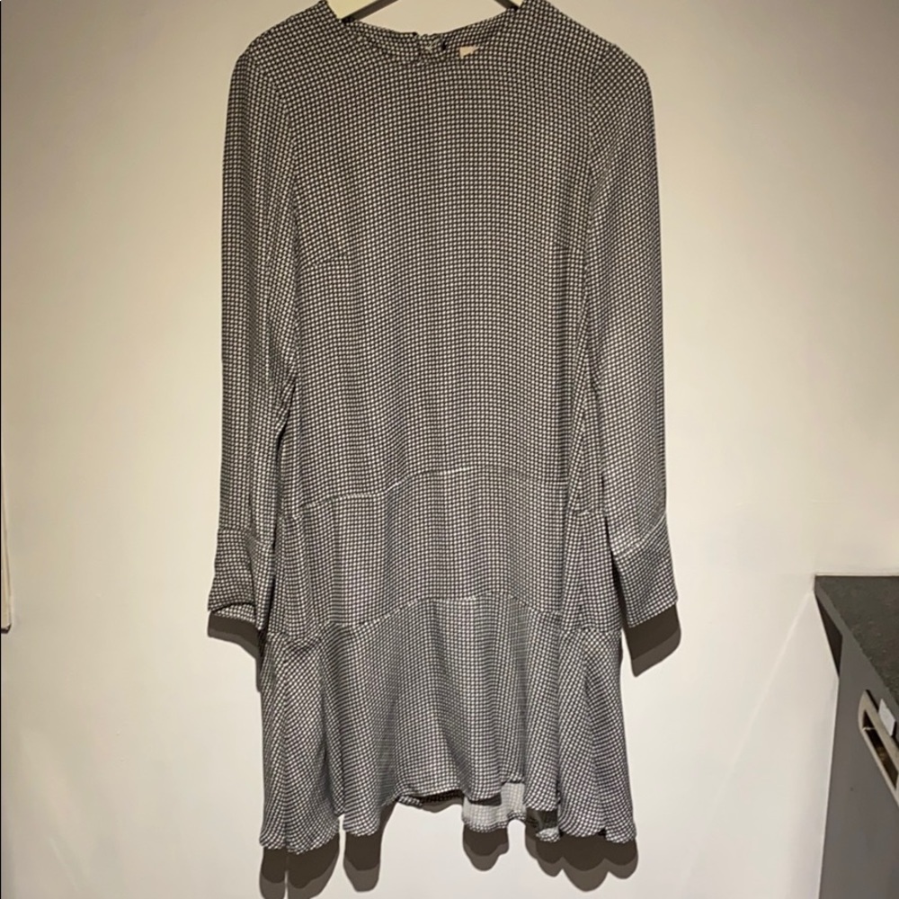 🄷&🄼 Geometric Pattern Dress with Ruffle Hem - Picture 8 of 9